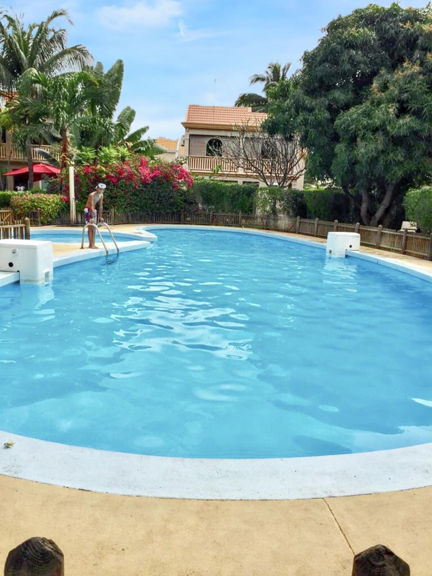 Spacious House In Flic En Flac With Shared Pool Exterior photo